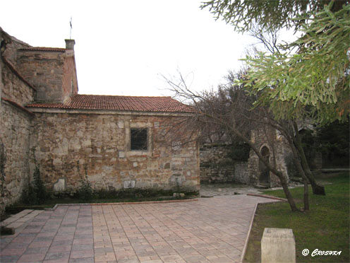 Старая армянская церковь. Сквер у могилы Айвазовского.